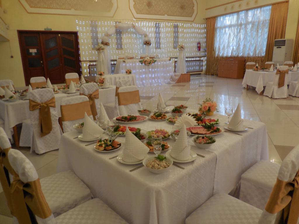 Ust-Kamenogorsk Hotel Buitenkant foto