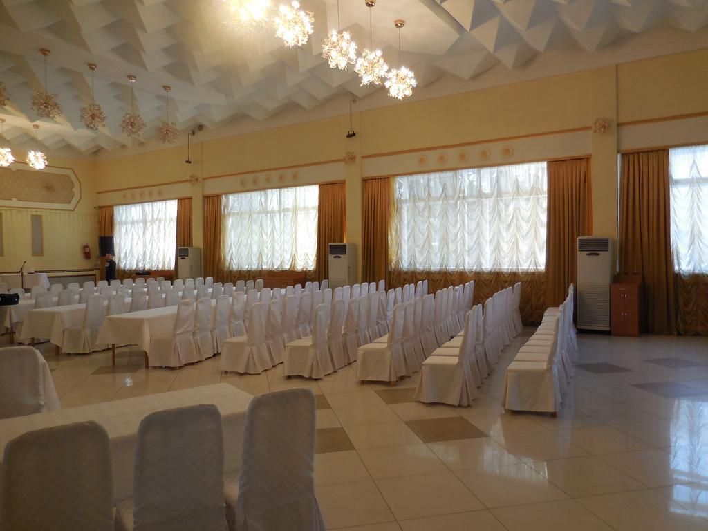 Ust-Kamenogorsk Hotel Buitenkant foto