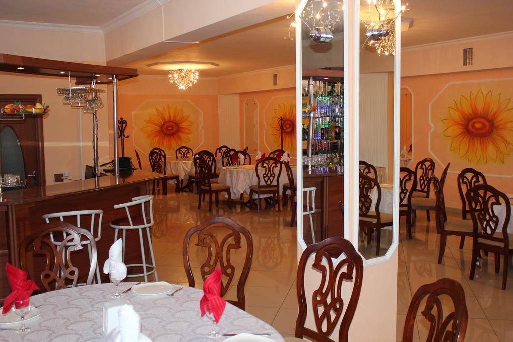Ust-Kamenogorsk Hotel Buitenkant foto