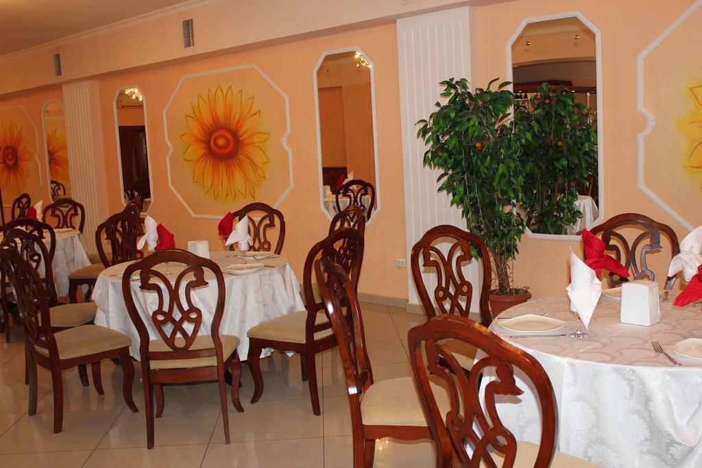 Ust-Kamenogorsk Hotel Buitenkant foto