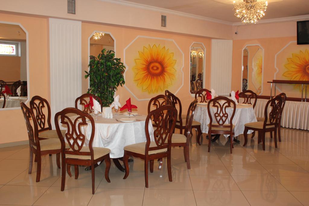 Ust-Kamenogorsk Hotel Buitenkant foto