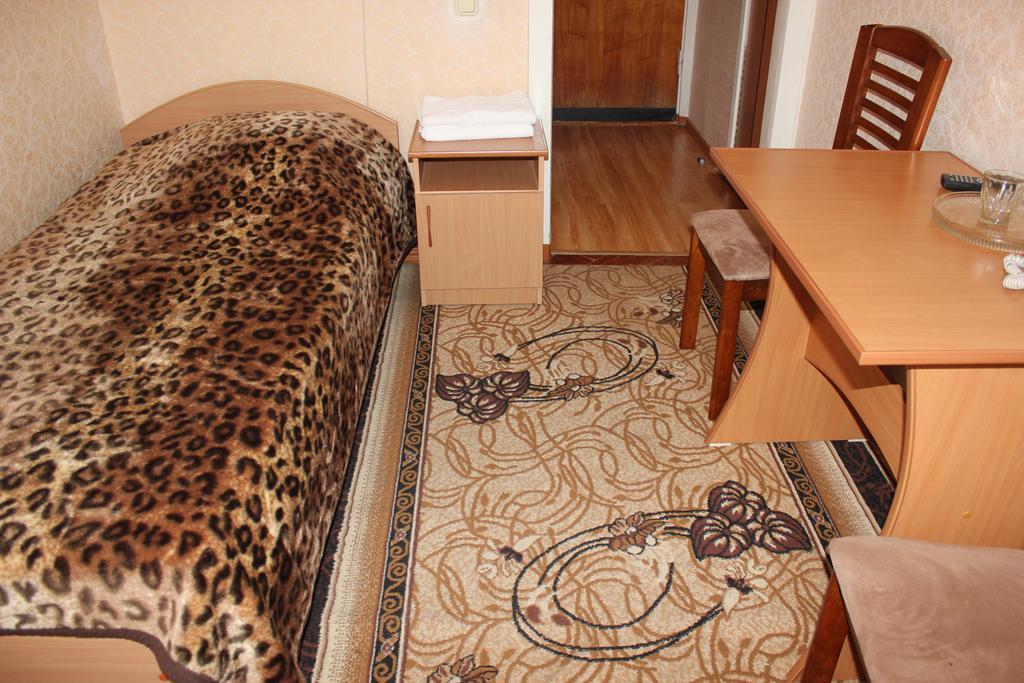 Ust-Kamenogorsk Hotel Buitenkant foto