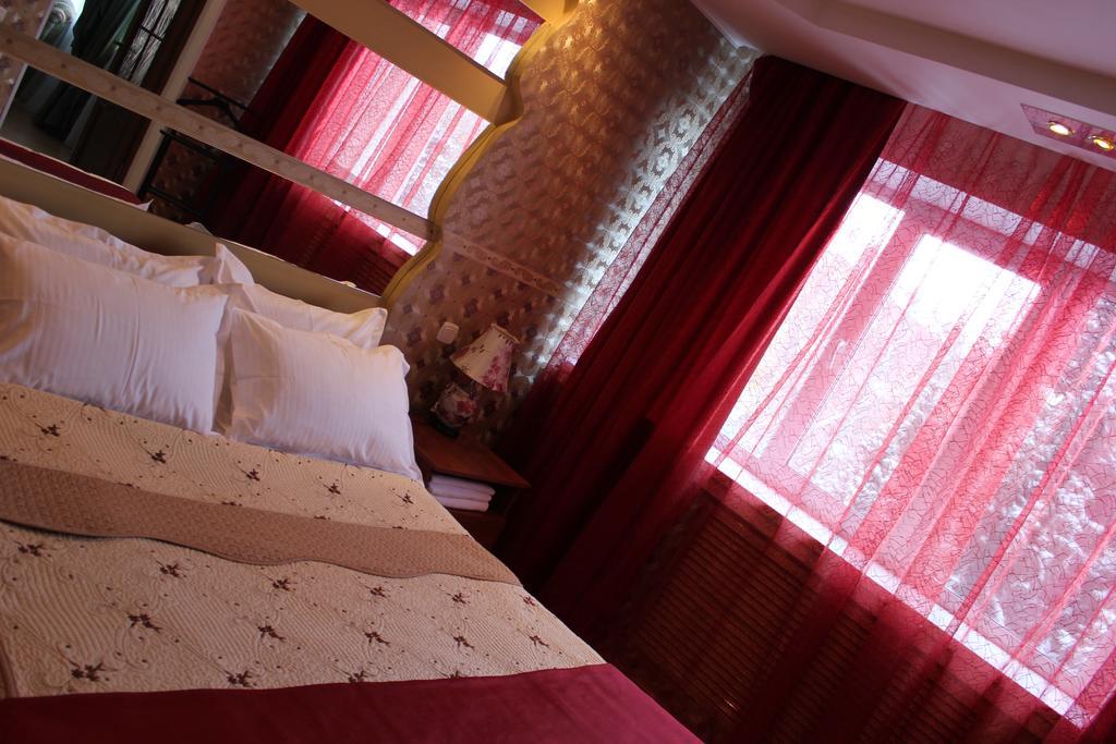 Ust-Kamenogorsk Hotel Buitenkant foto