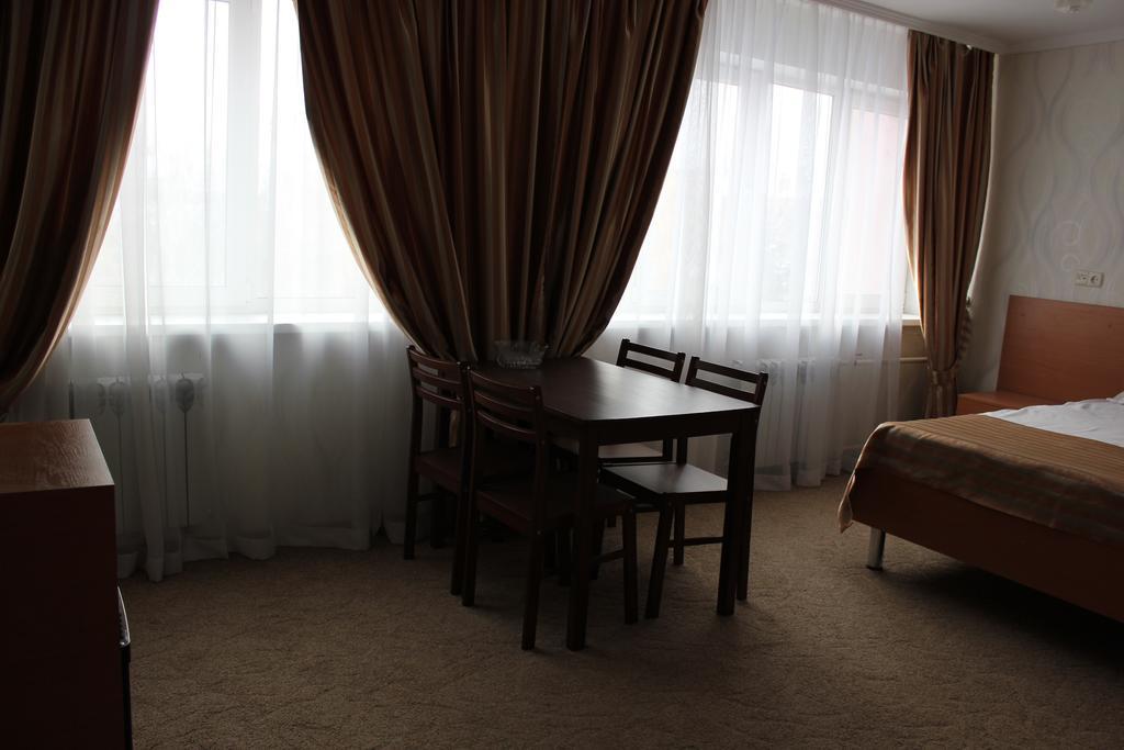 Ust-Kamenogorsk Hotel Buitenkant foto