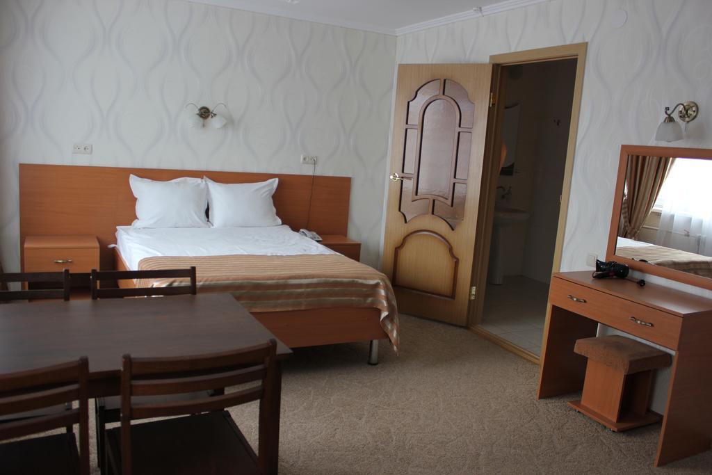 Ust-Kamenogorsk Hotel Buitenkant foto