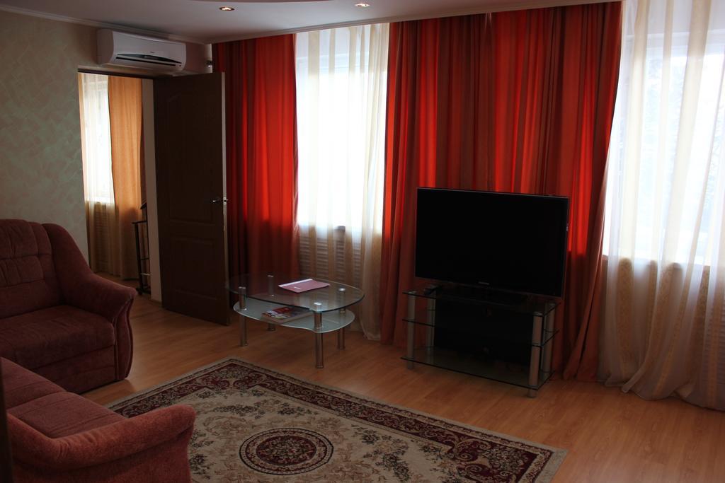 Ust-Kamenogorsk Hotel Buitenkant foto