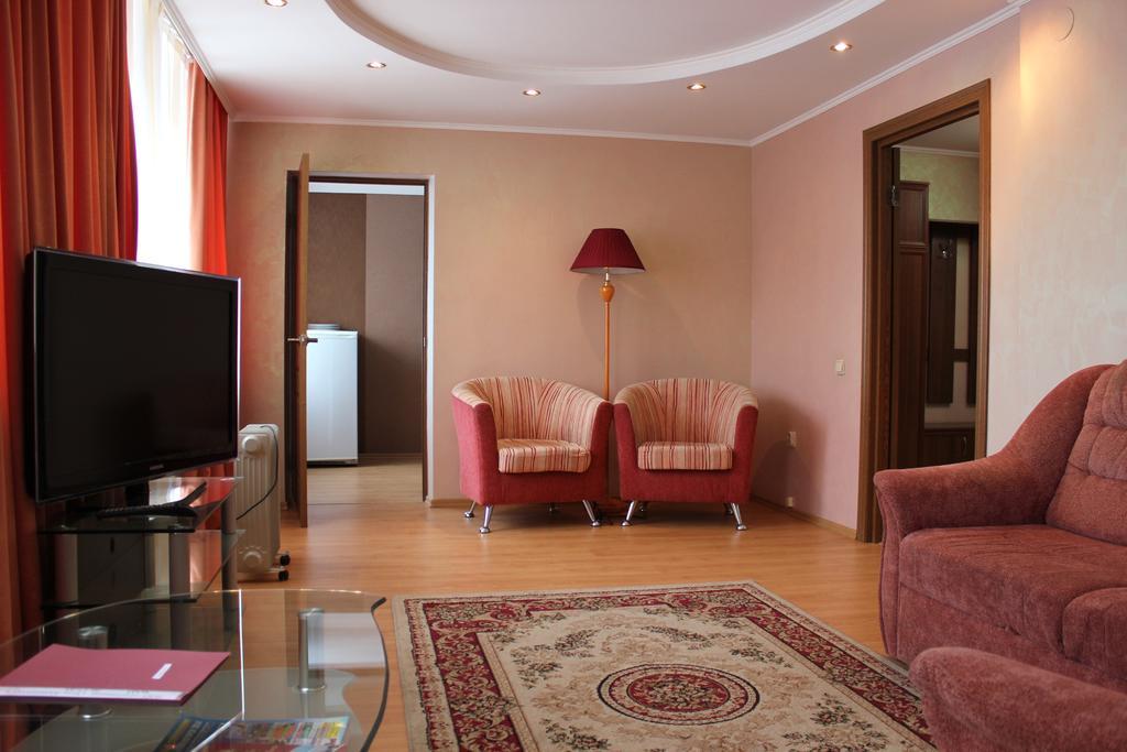 Ust-Kamenogorsk Hotel Buitenkant foto