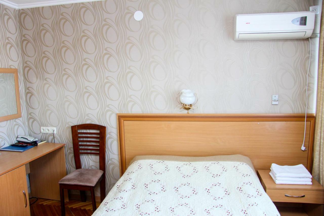 Ust-Kamenogorsk Hotel Buitenkant foto
