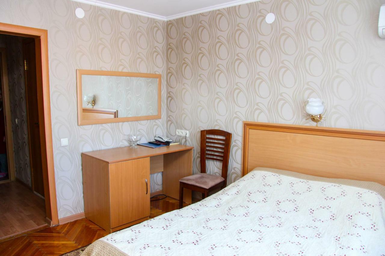Ust-Kamenogorsk Hotel Buitenkant foto